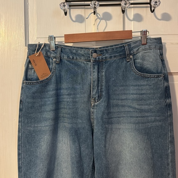 HDLTE NWT Wide LegJeans; Size XL; medium wash - Picture 2 of 11